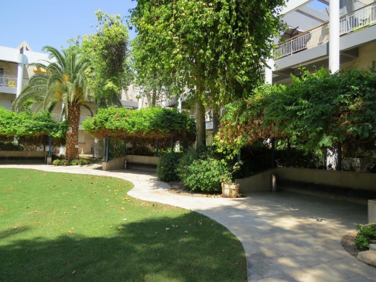 Royal Park- Magical Garden Apartment Ейлат Екстер'єр фото