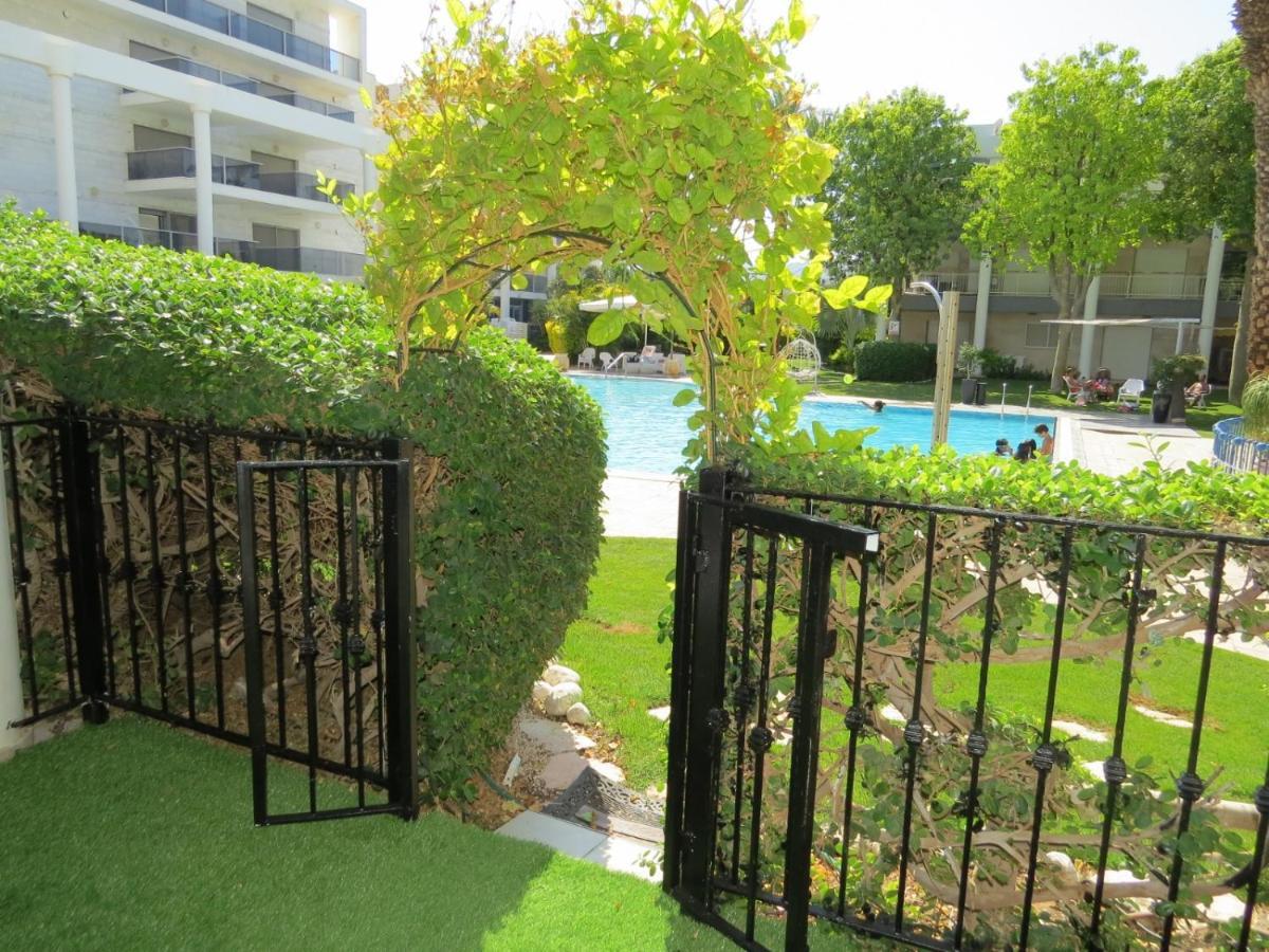 Royal Park- Magical Garden Apartment Ейлат Екстер'єр фото